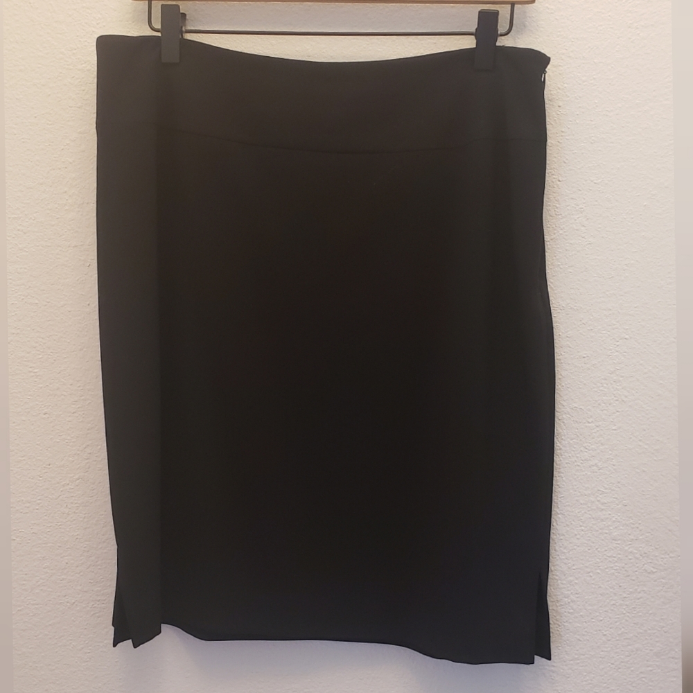 AMANDA SMITH Black Pencil Skirt with Side Zipper Closure